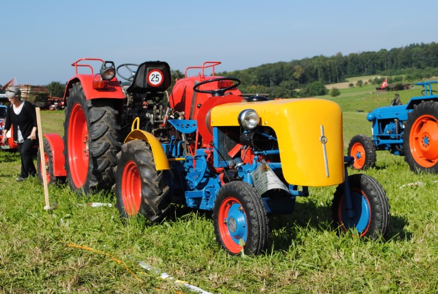 PLUMETT = une Marque Suisse de treuils qui a aussi fabriqué des tracteurs 06bt8q