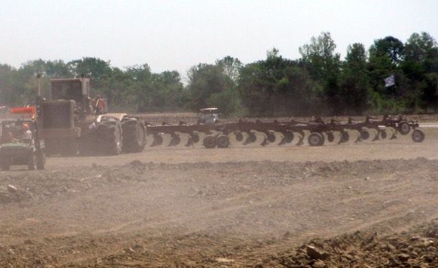 Des tracteurs WAGNER au BIG BUD en passant par RITE : forcément un air de famille. 30cthk