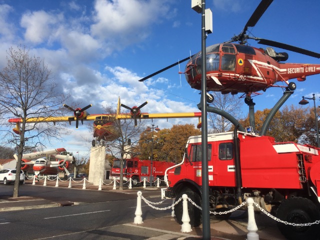 les pompiers du ciel en Provence  15di0e