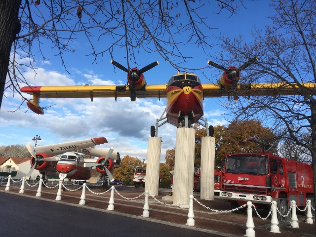 les pompiers du ciel en Provence  15ip9y