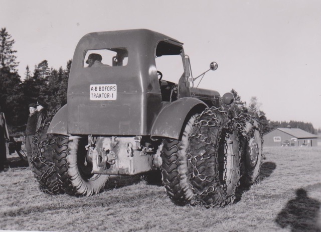 BOFORS : des tracteurs Suédois canons ! 24myv8